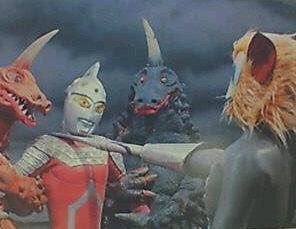 ウルトラマンレオ』第1話「セブンが死ぬ時！東京は沈没する！」の空の