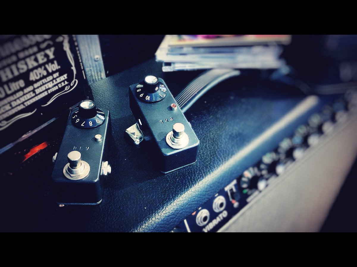 Zahnradの3x2プリアンプとREVリバーブ。実際自分は64年のヴィンテージ