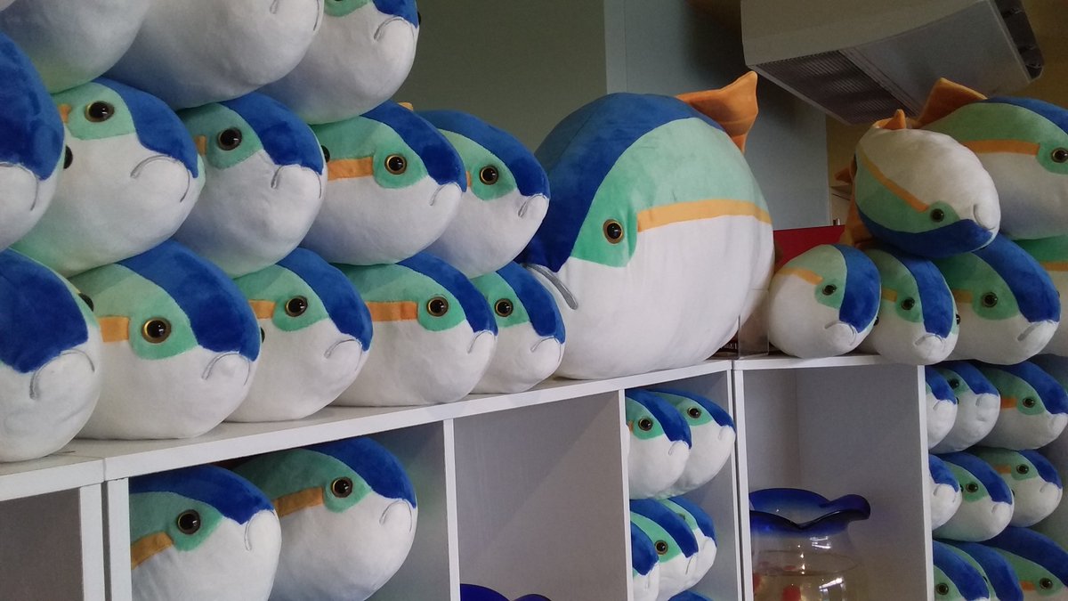 販売10日が経過した当館オリジナルのブリぬいぐるみ。 くじを引いて