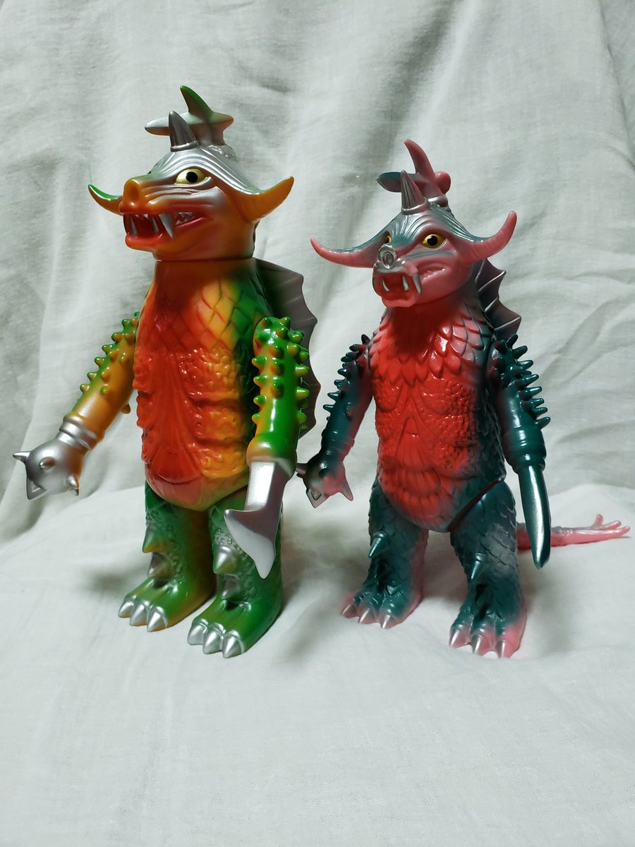 こちらはブルマァクからバラバです 造形が異なる2体、どちらも