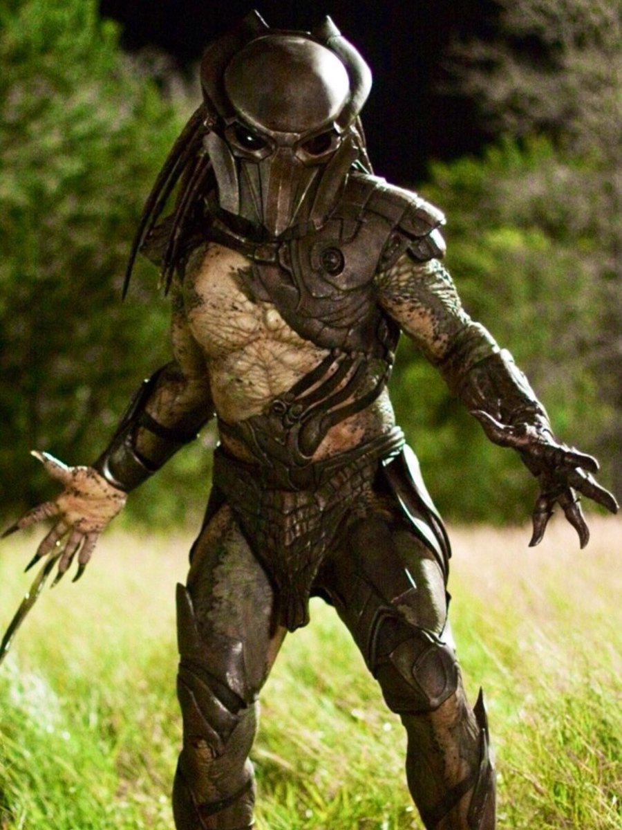 プレデターズ」に出てくるバーサーカープレデター達はヘルメットも個性