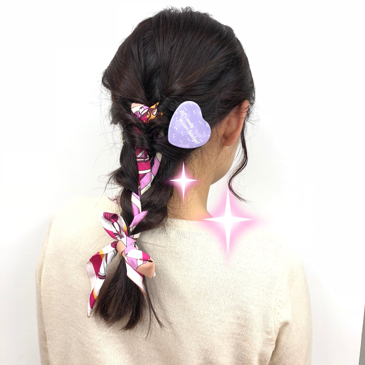 ◇缶バッジでヘアアレンジ◇ 「缶バッジを日常に」をテーマにさまざま