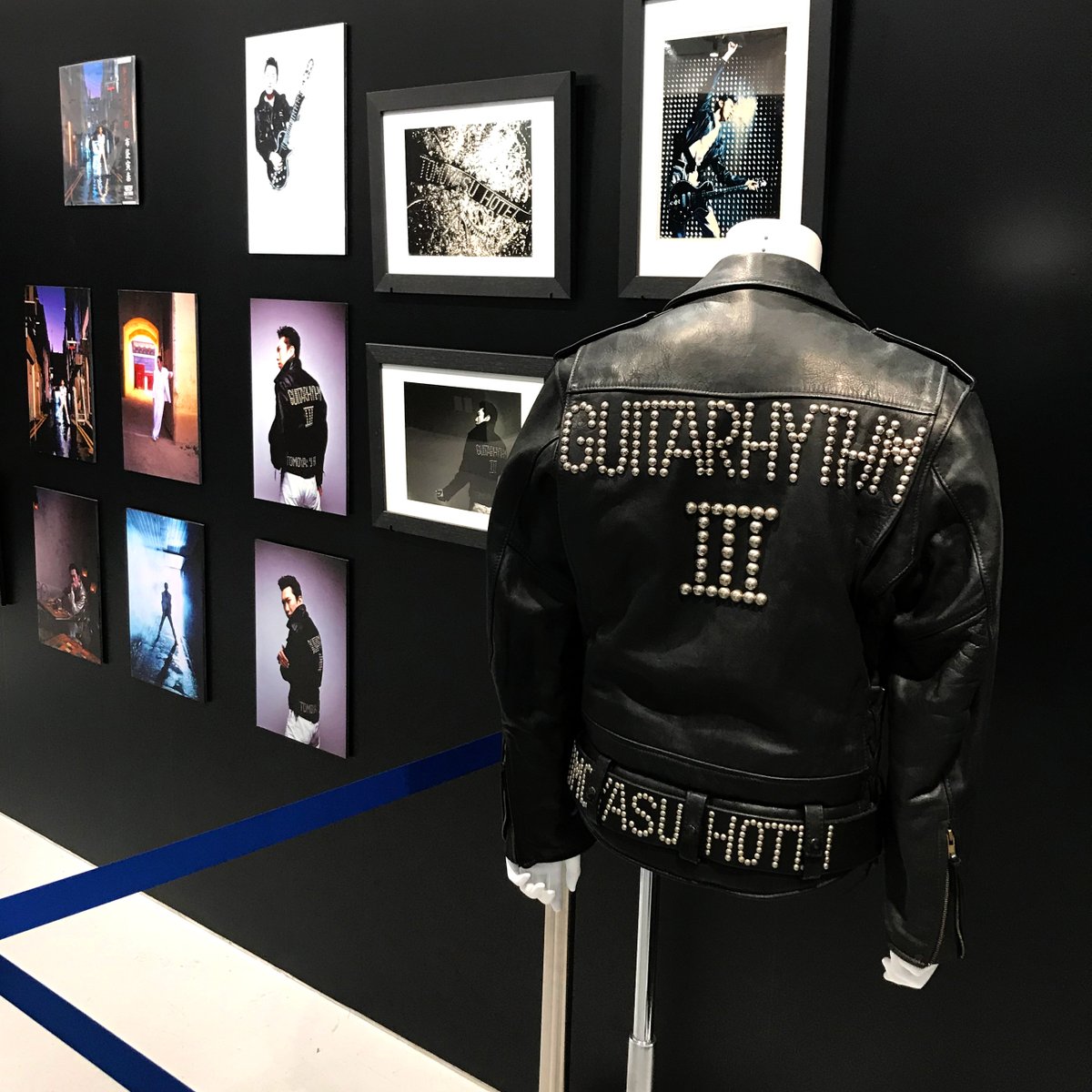 おすすめポイント1 貴重なコスチュームやギターが間近で見れる！ 3rd