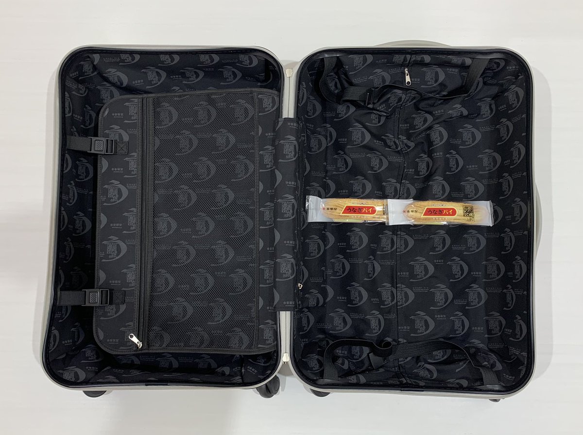 うなぎパイ キャリーケースは… うなぎパイが横に2本、斜めに3本入り