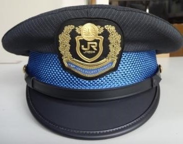 鉄道豆知識】 ―駅係員の帽子🚉－ 実は駅係員の帽子には種類があります