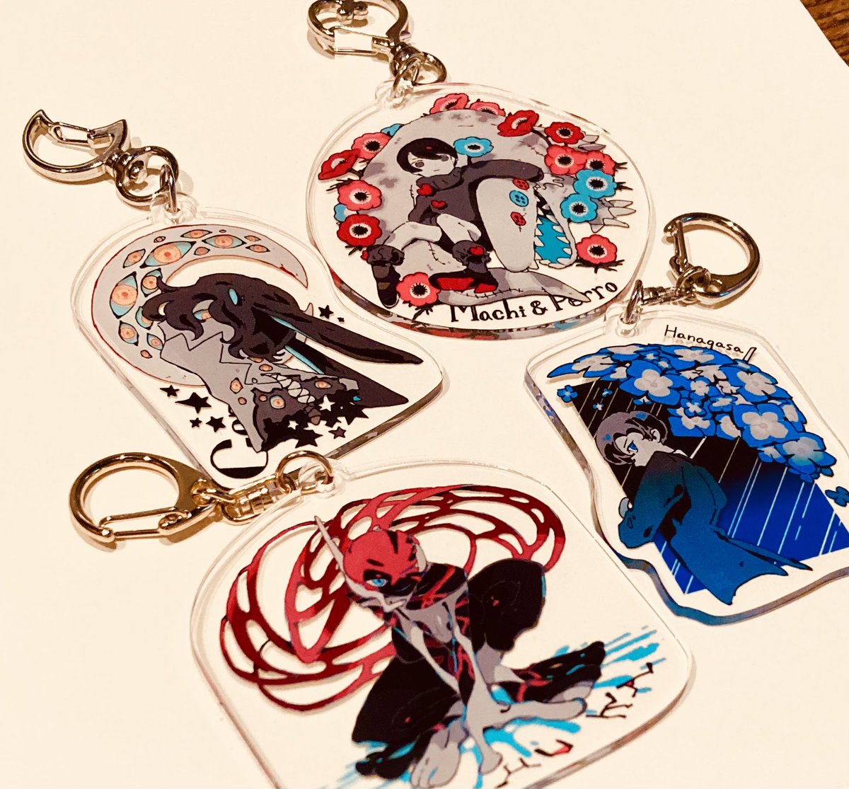 コミティアに持ってくアクキーいい感じです🥳透け具合可愛い