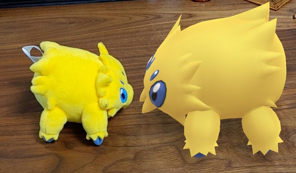 ポケセン等身大バチュルぬいぐるみと GOのARバチュル