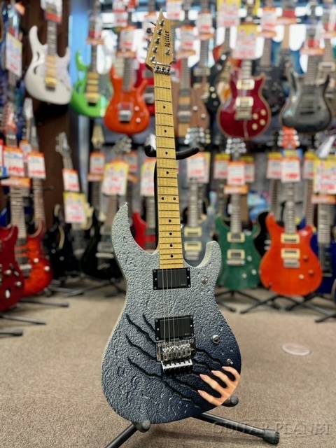 聖飢魔Ⅱファンの方にはおなじみのルーク篁氏の人気シグネチャーモデル