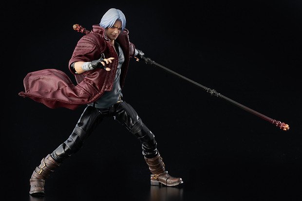 キングケルベロス」は、氷・炎・雷の三形態がすべて付属。 ヌンチャク