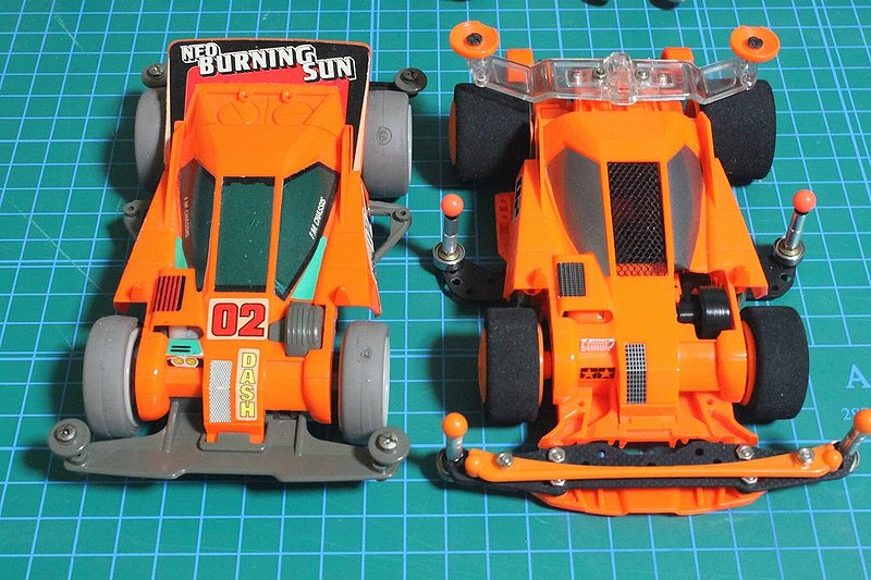 ほぼ)オリジナルと並べてみた 同じ車で印象違いすぎ 好みは分かれる