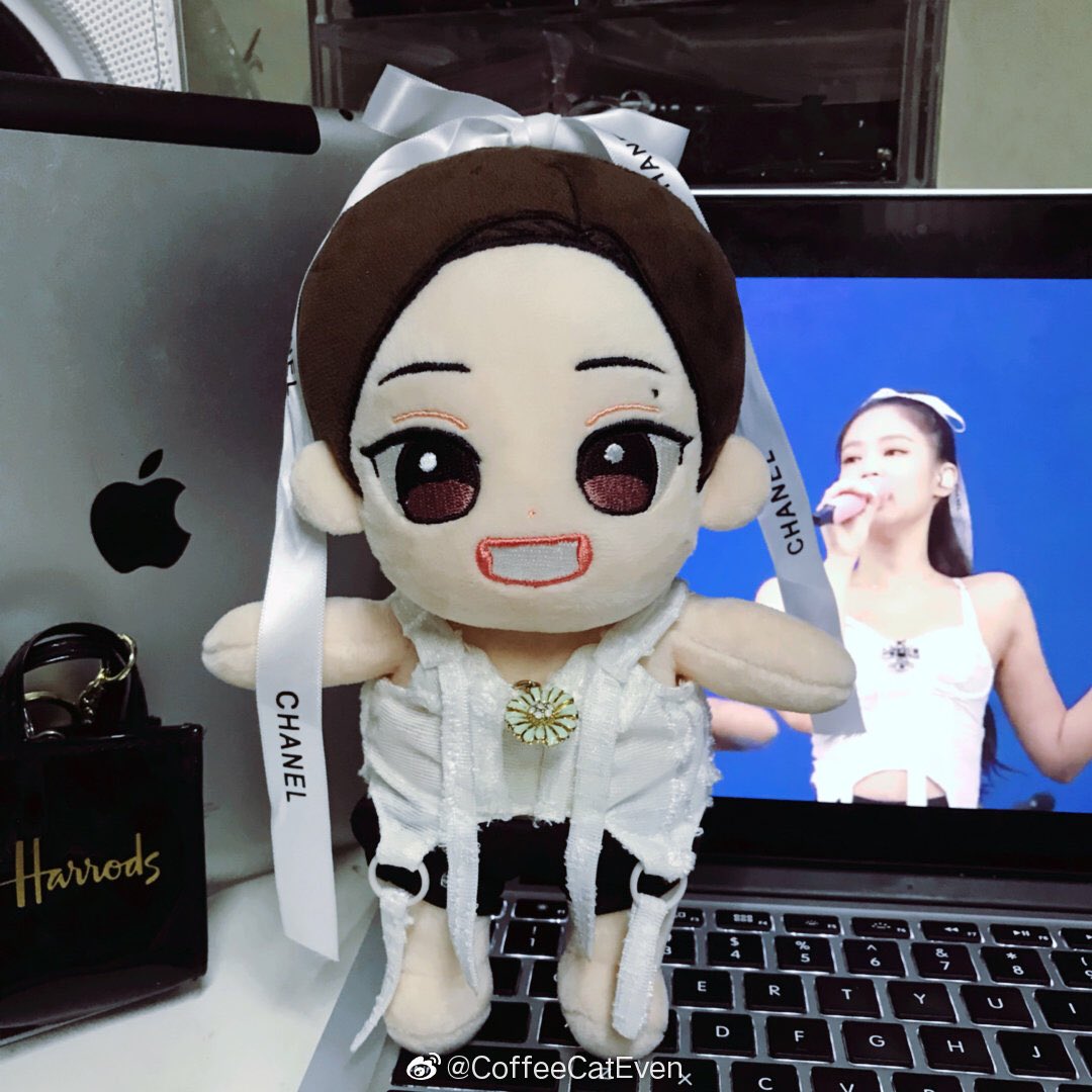 The Jennie doll is so cute ~ 😍 Ctto ~ 😁 #BLACKPINK #JENNIE