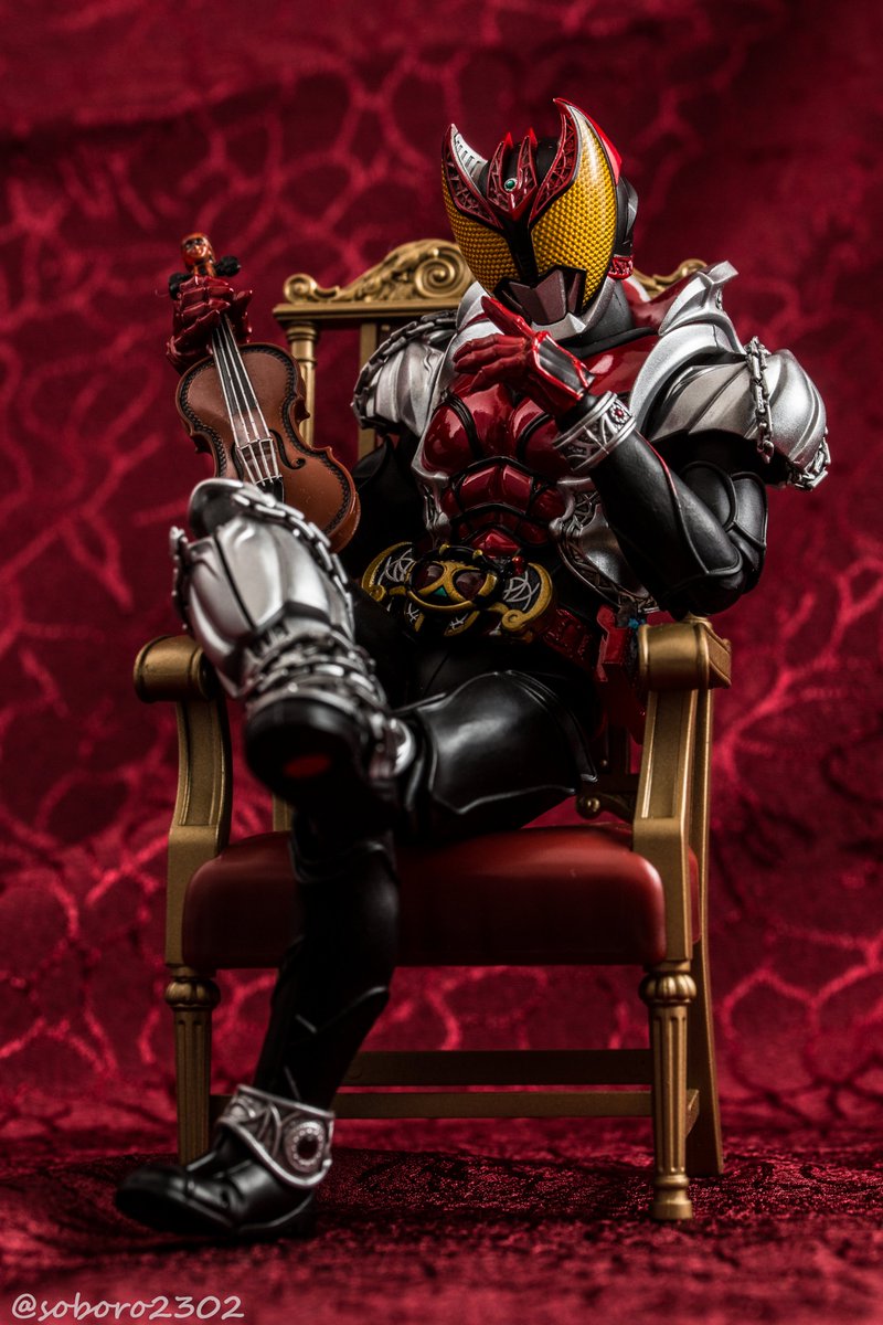 S.H.フィギュアーツ 真骨彫製法 仮面ライダーキバ & マシンキバー