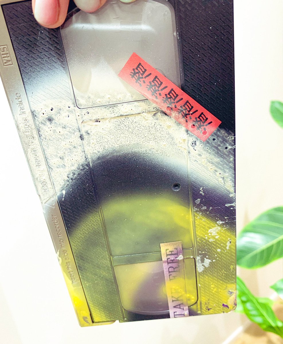 発売記念にVHSビデオテープ📼 100本作った 中身の映像はスプレーしすぎ