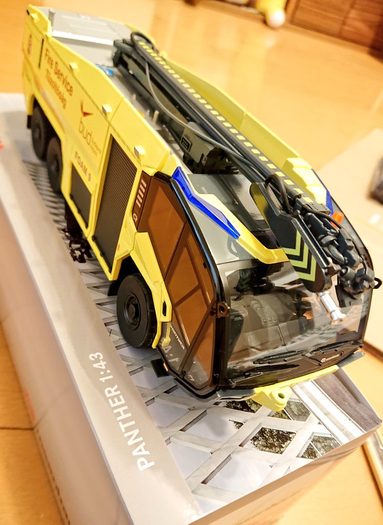 rosenbauer 社(オーストリア)の空港用科学消防車 #PANTHER って