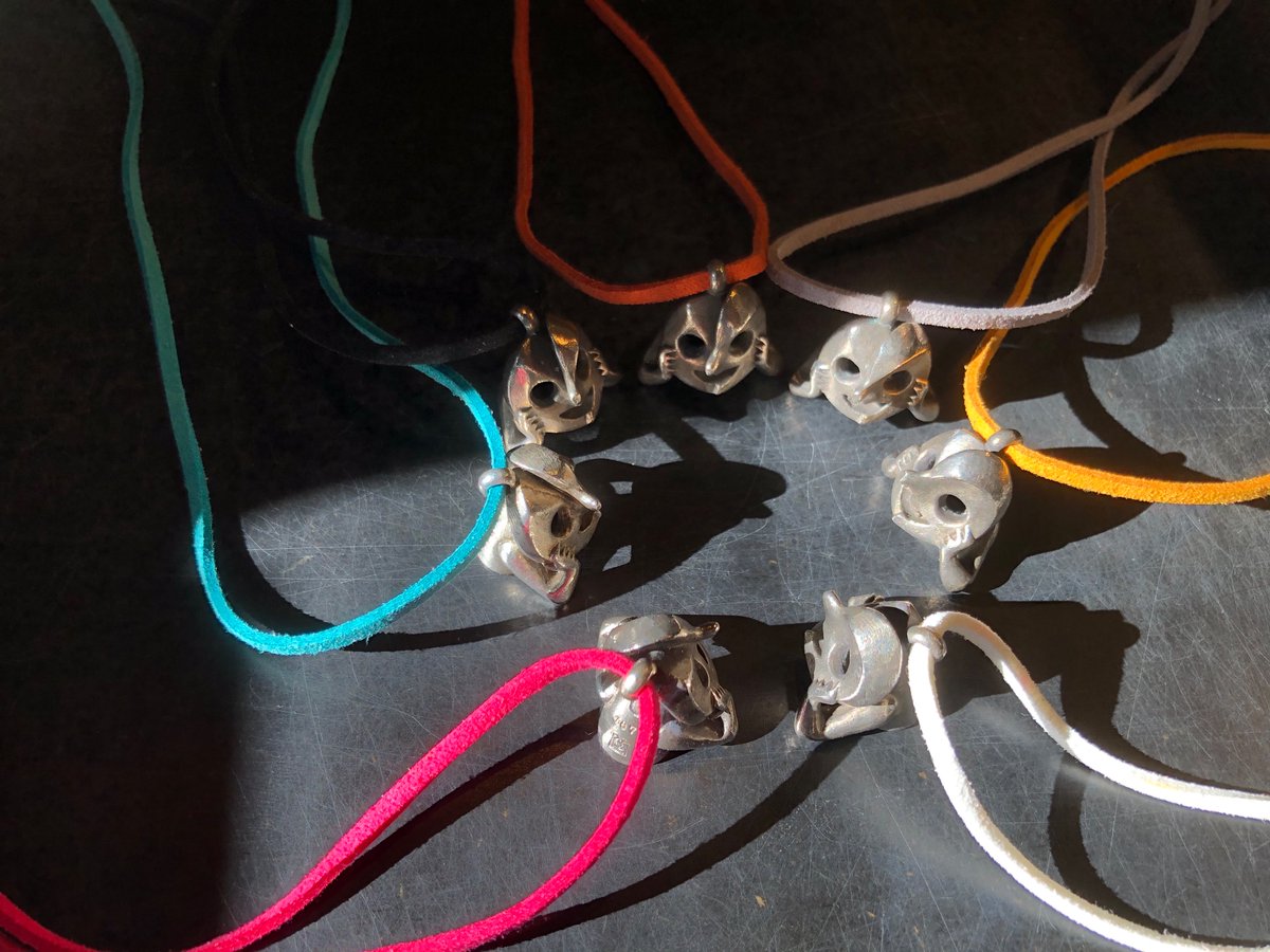 シルバー製ペンダントヘッド「若い夢」 今ならお好きな色の革紐2本