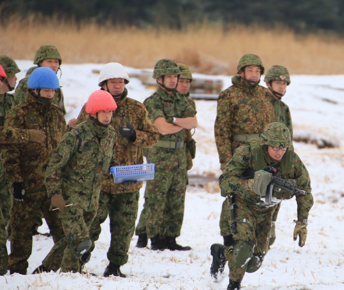 陸上自衛隊 第1師団の師団長の大庭陸将。冬でも腕捲りされる有名な方で