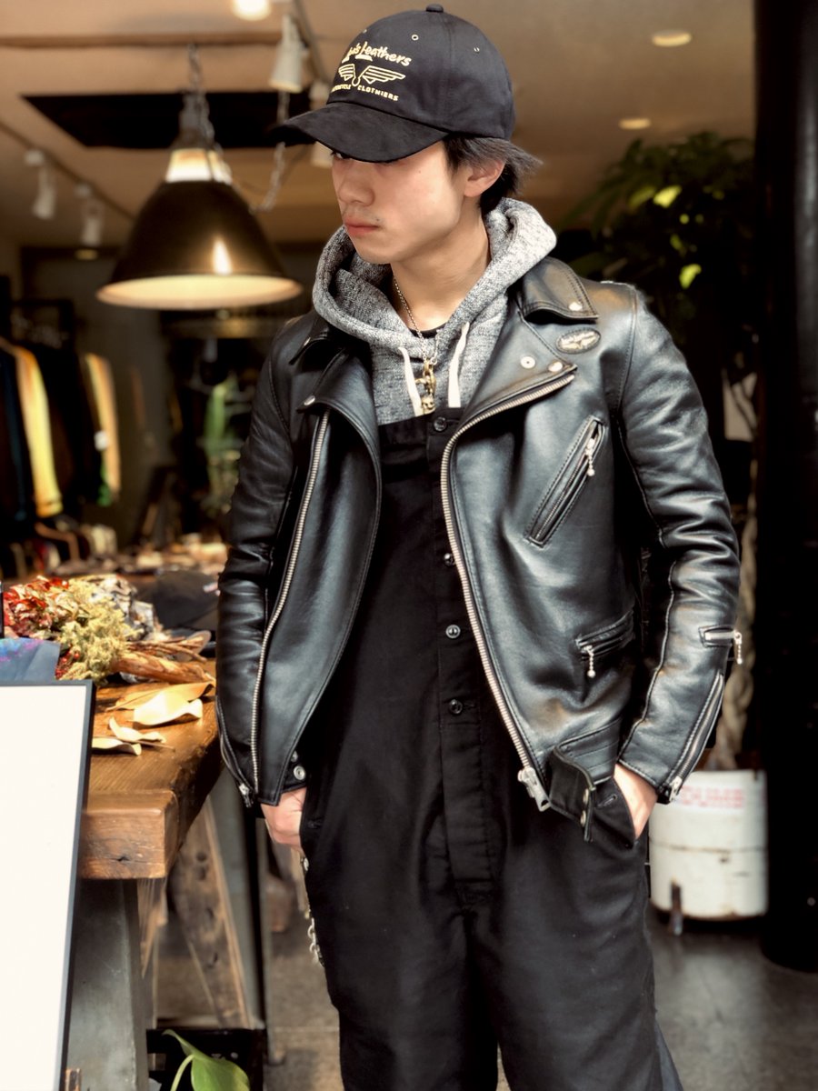 今日は雨ですがルイスレザーのサイクロン を着用‼︎ 全体的な