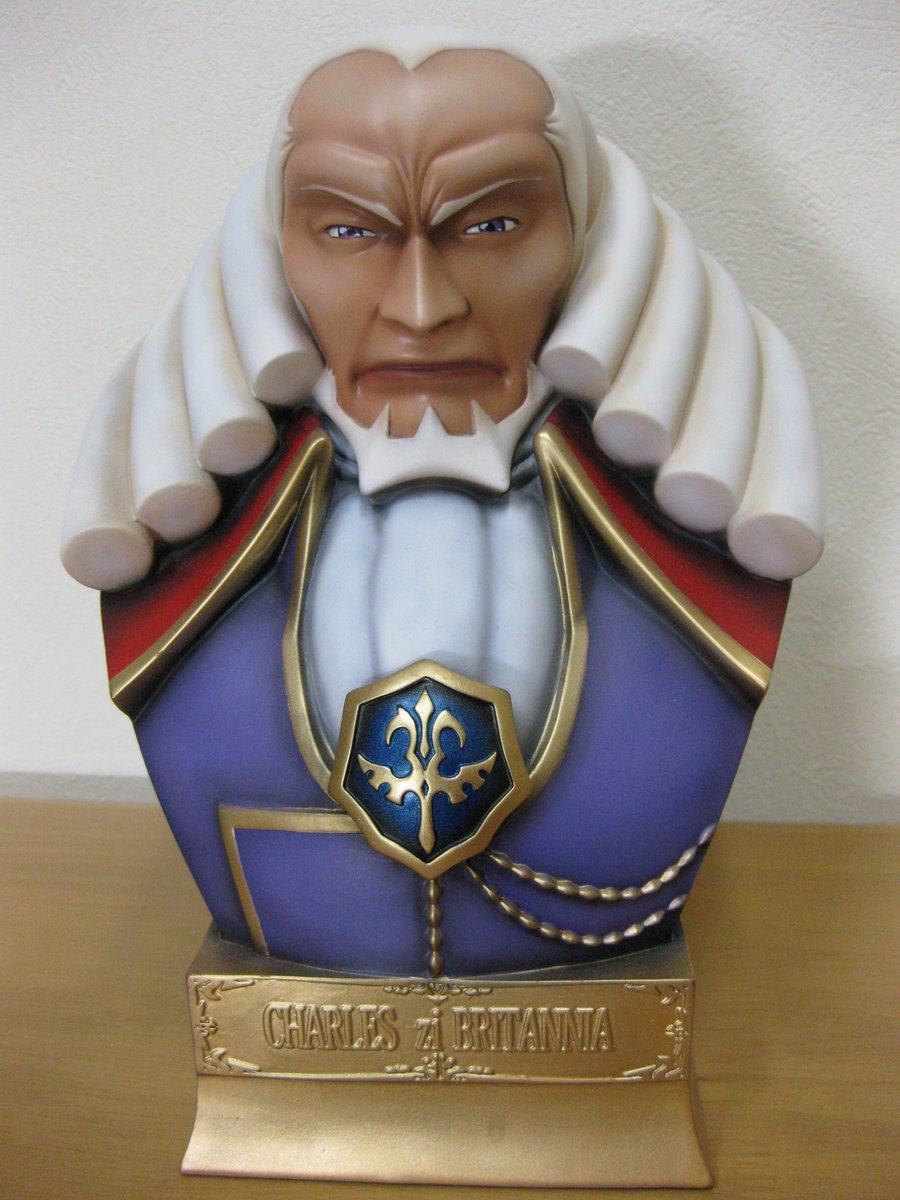過去作、コードギアス1番くじのブリタニア皇帝の胸像（貯金箱）。銅像