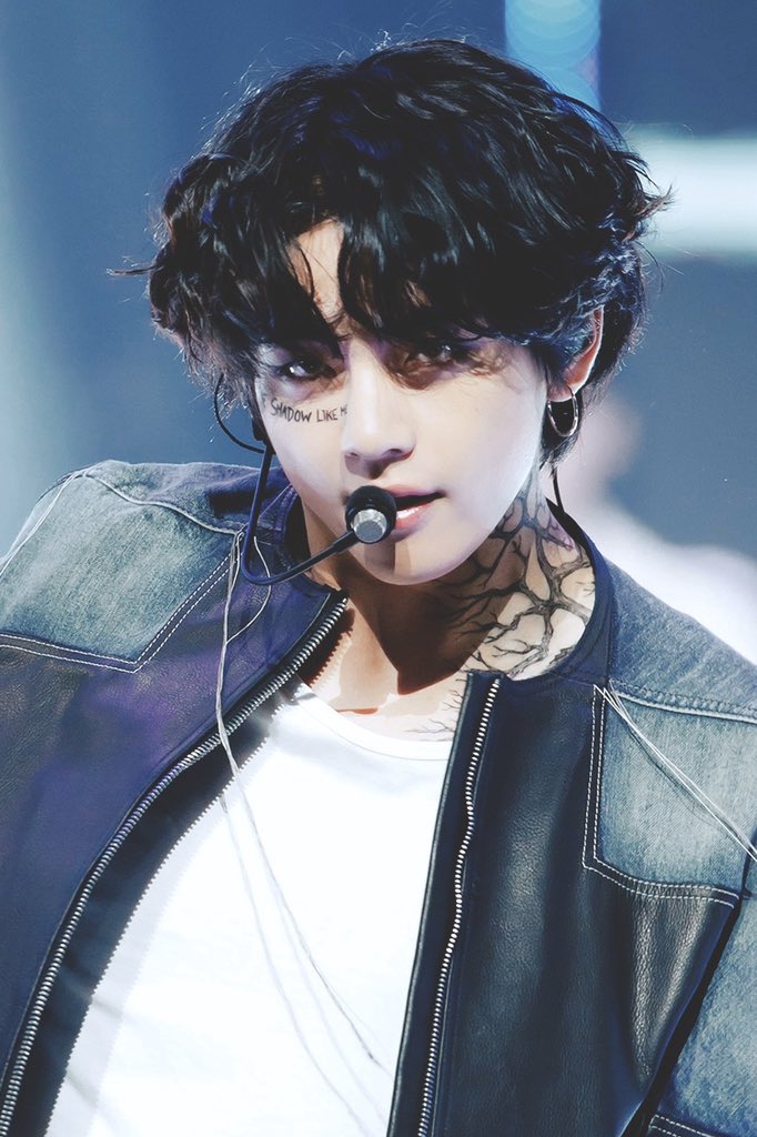 BTSのV(本名キム・テヒョン)くんです！CGのようなルックスと、華やかな