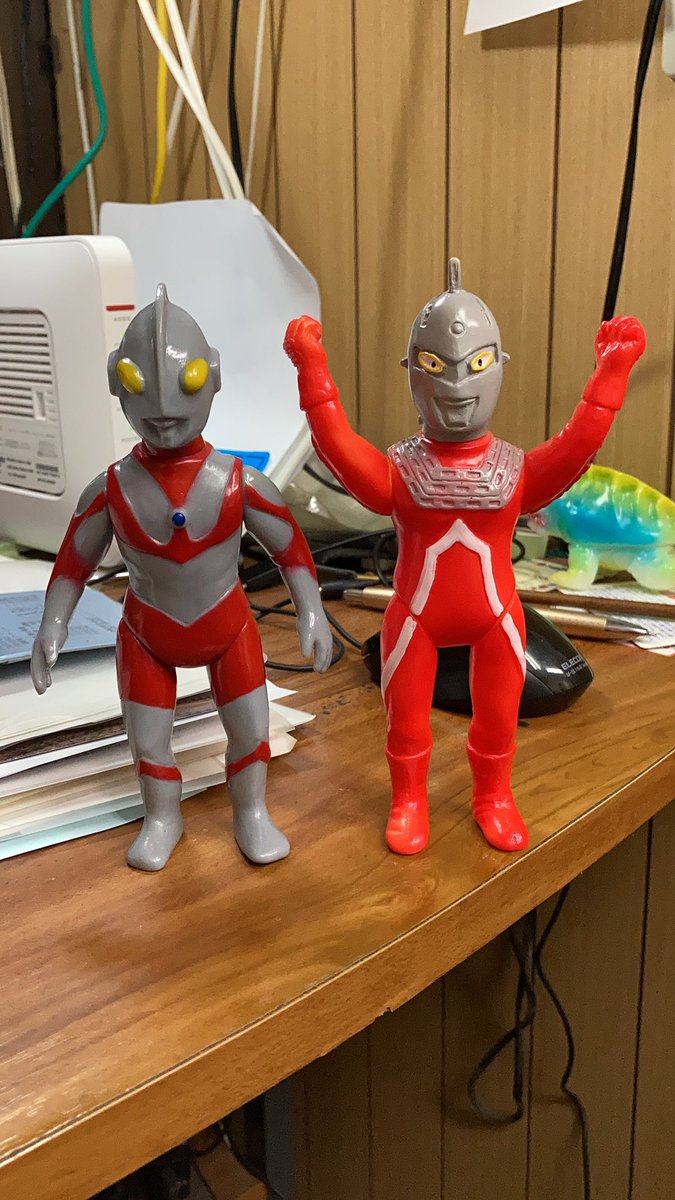 ウルトラセブンのソフビを作っています。近日発売します。ウルトラマン