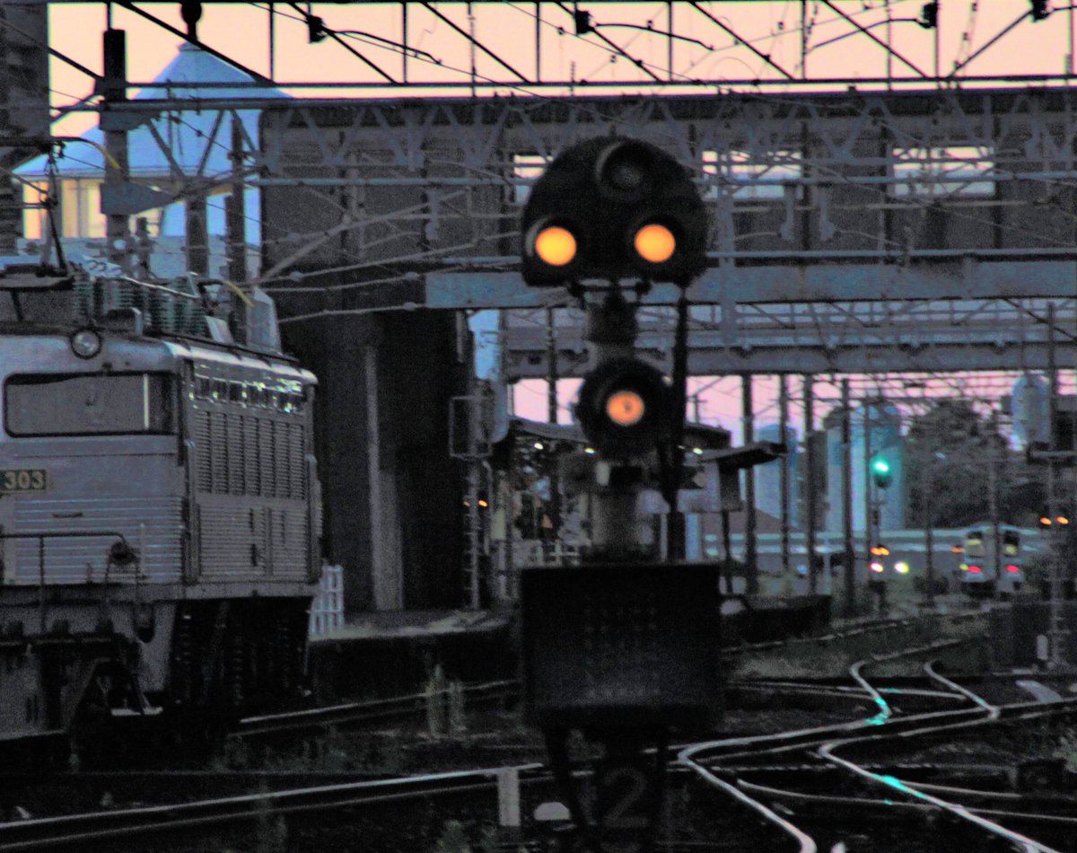 設備のご紹介です。 今回は「入換信号機」です。 その名のとおり入換を