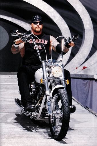 アンダーテイカーの引退マジやん。 寂しい。でも長年お疲れ様でした