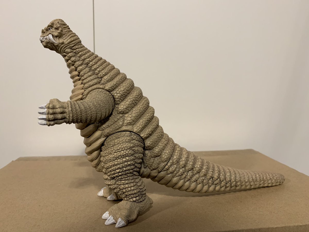 パワードレッドキング雌。レッドキング雄の改造。頭頂部と、お腹の蛇腹