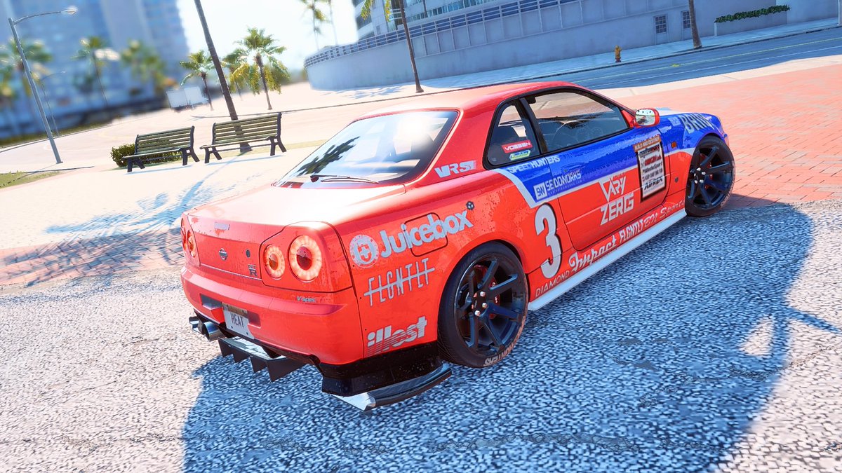 手塚さんのR324と 野村 圭市さんのER34の ボディペイントを再現し てみ