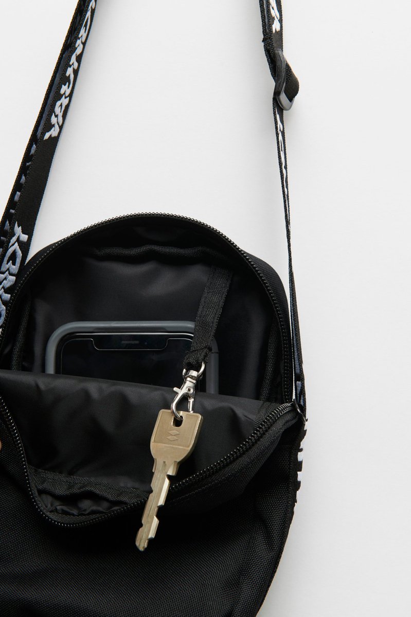 Shoulder Bag ○実用性抜群のショルダーバッグが登場🙌外ポケット有