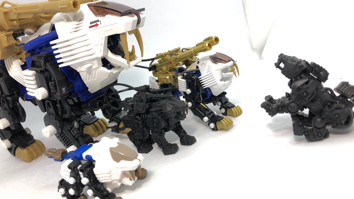 まずはド本命のカバヤ ゾイドラムネのシールドライガーMk-2とグレート