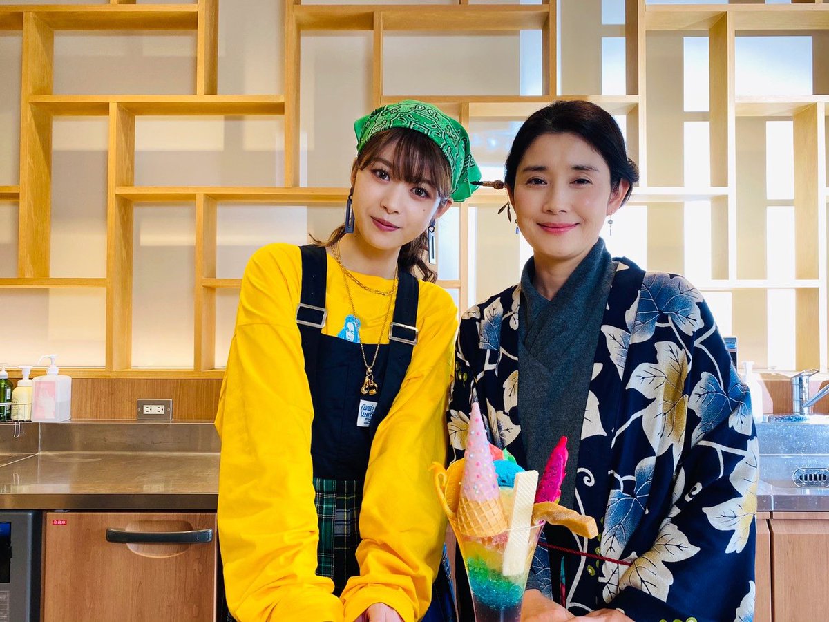 馬場ふみかの私服 ドラマ「極主夫道」のオフショットです。黄色の