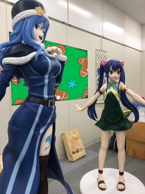 等身大フィギュア、実物はこんな感じです！近くで見ると服のシワとか服