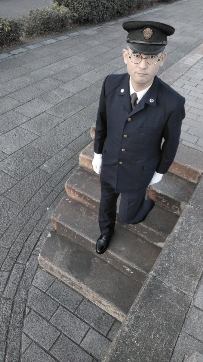 国鉄紺サージ制服と羅紗制帽の駅員姿で撮ってみました。 これはまたこれで…
