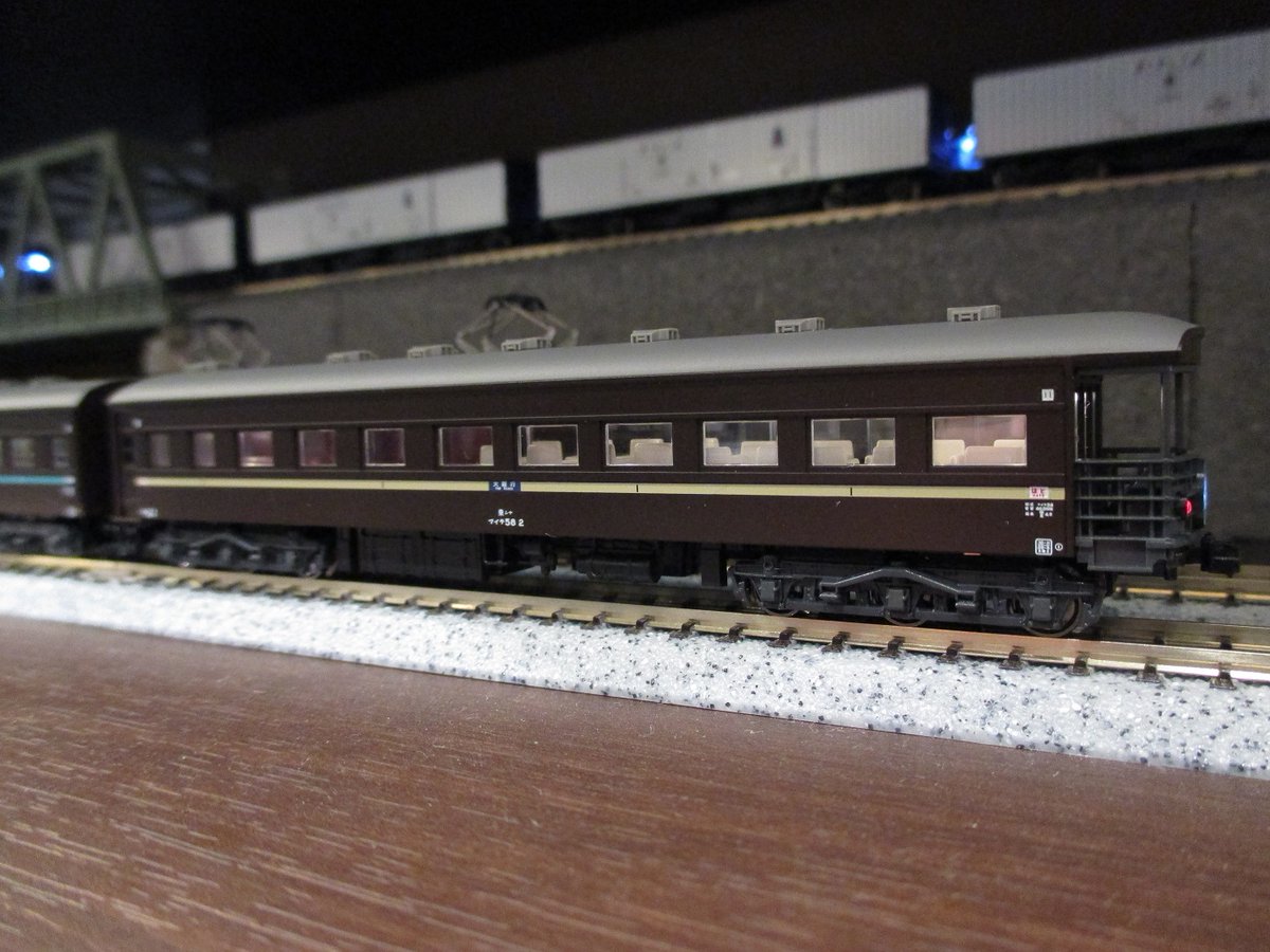 特急列車のシンボル展望車】特急「つばめ」には古めかしいダブルルーフ