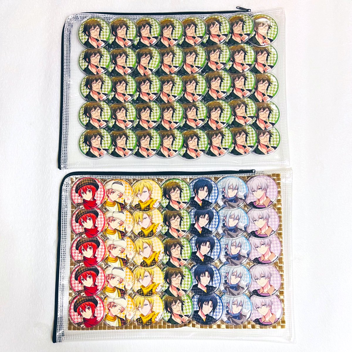 A4痛バ】57mm缶バッジ比較 ・上図：40個（W8×H5） ・下図：35個（W7×H5