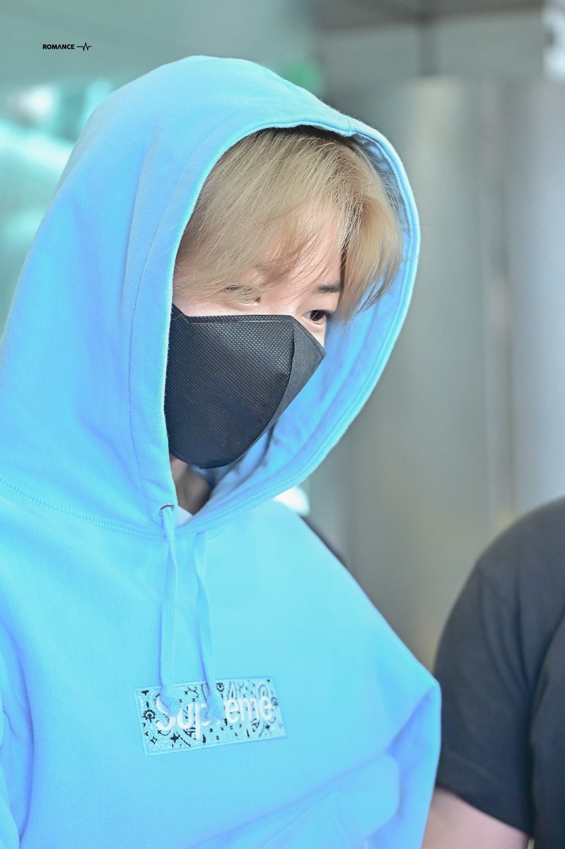 ジュンギュのSupreme Bandana Box Logo Hooded Sweatshirt 沢山持っ