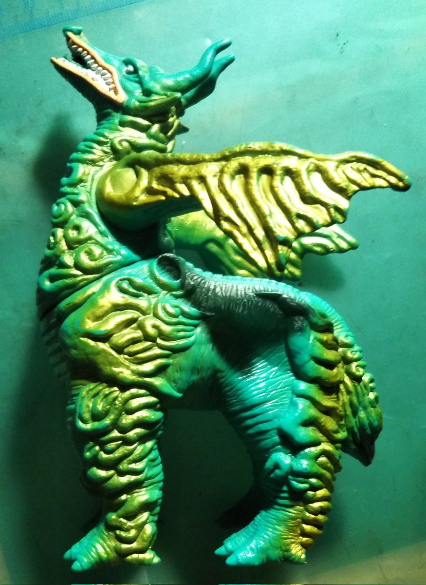 楳図かずお版「ウルトラマン」のドドンゴは初戦でウルトラマンを敗退