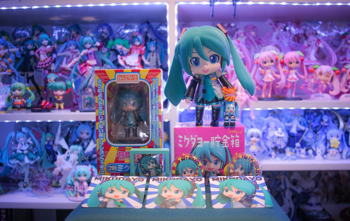 オメデトー！🎂 ＼ いい加減早く貯金箱を開封するんダヨー