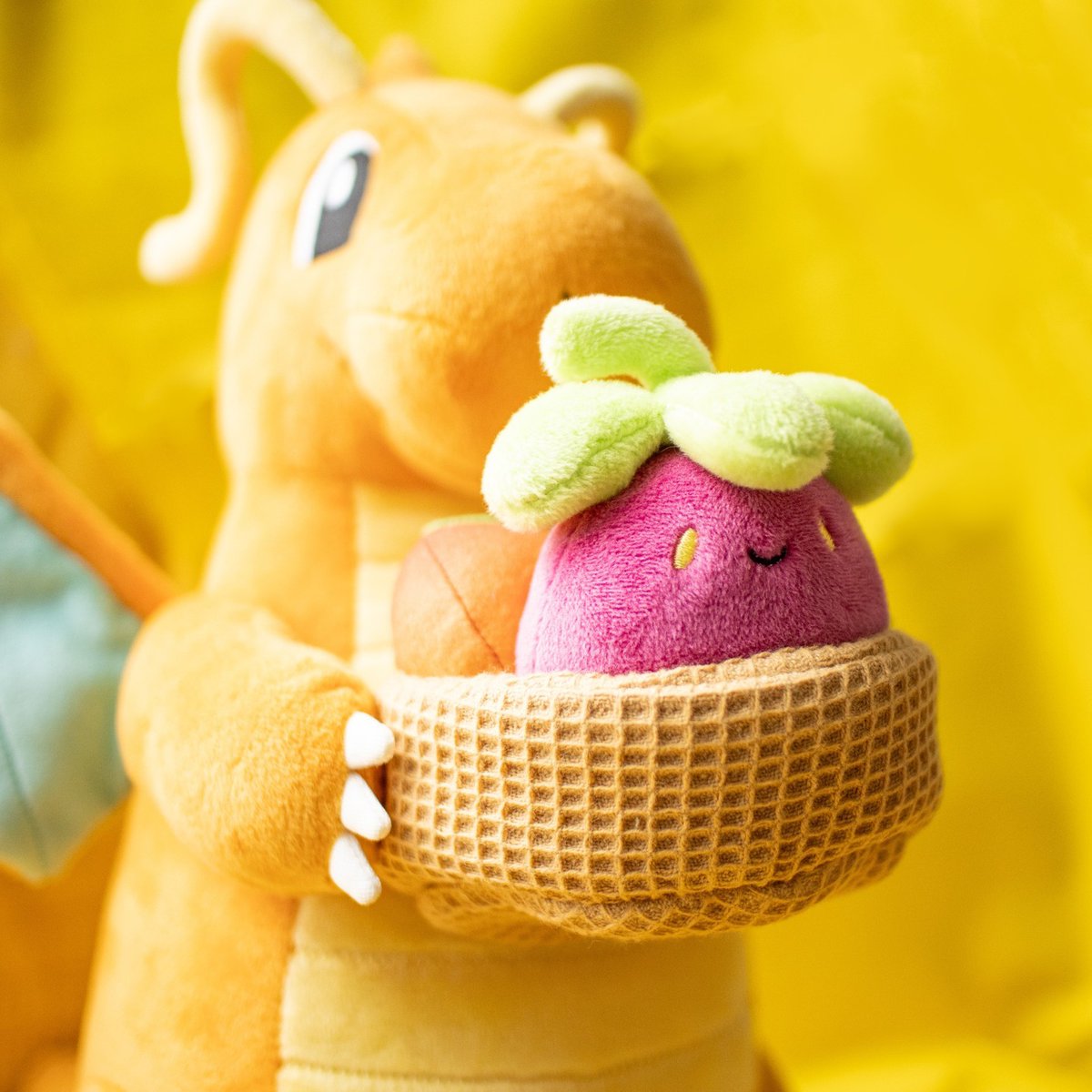 台湾ポケモンセンター台北限定ピカチュウとカイリューぬいぐるみ