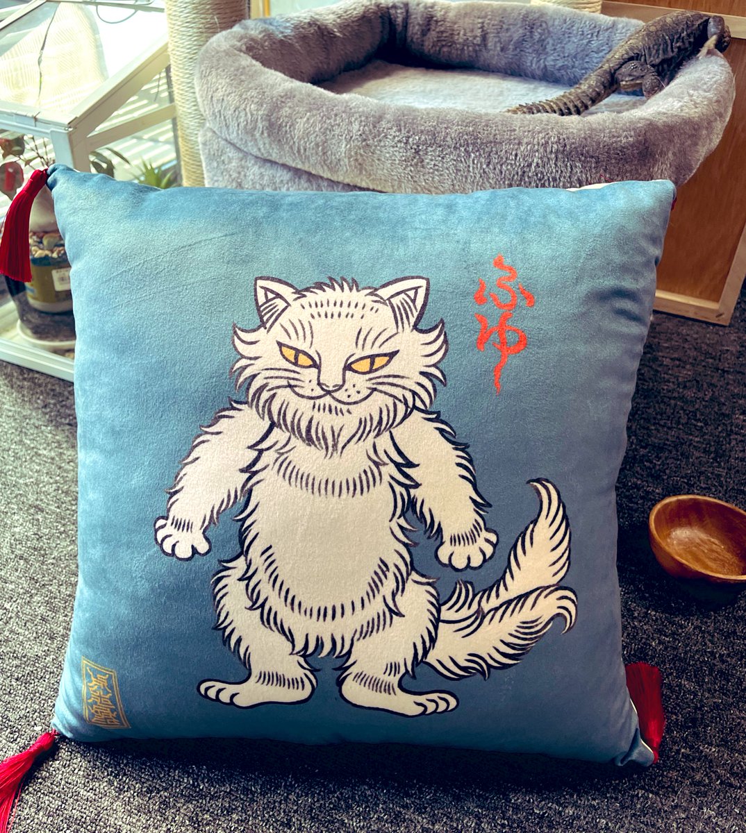 EHONSさんのねこまたごよみグッズ、座布団風クッションのサンプル届き