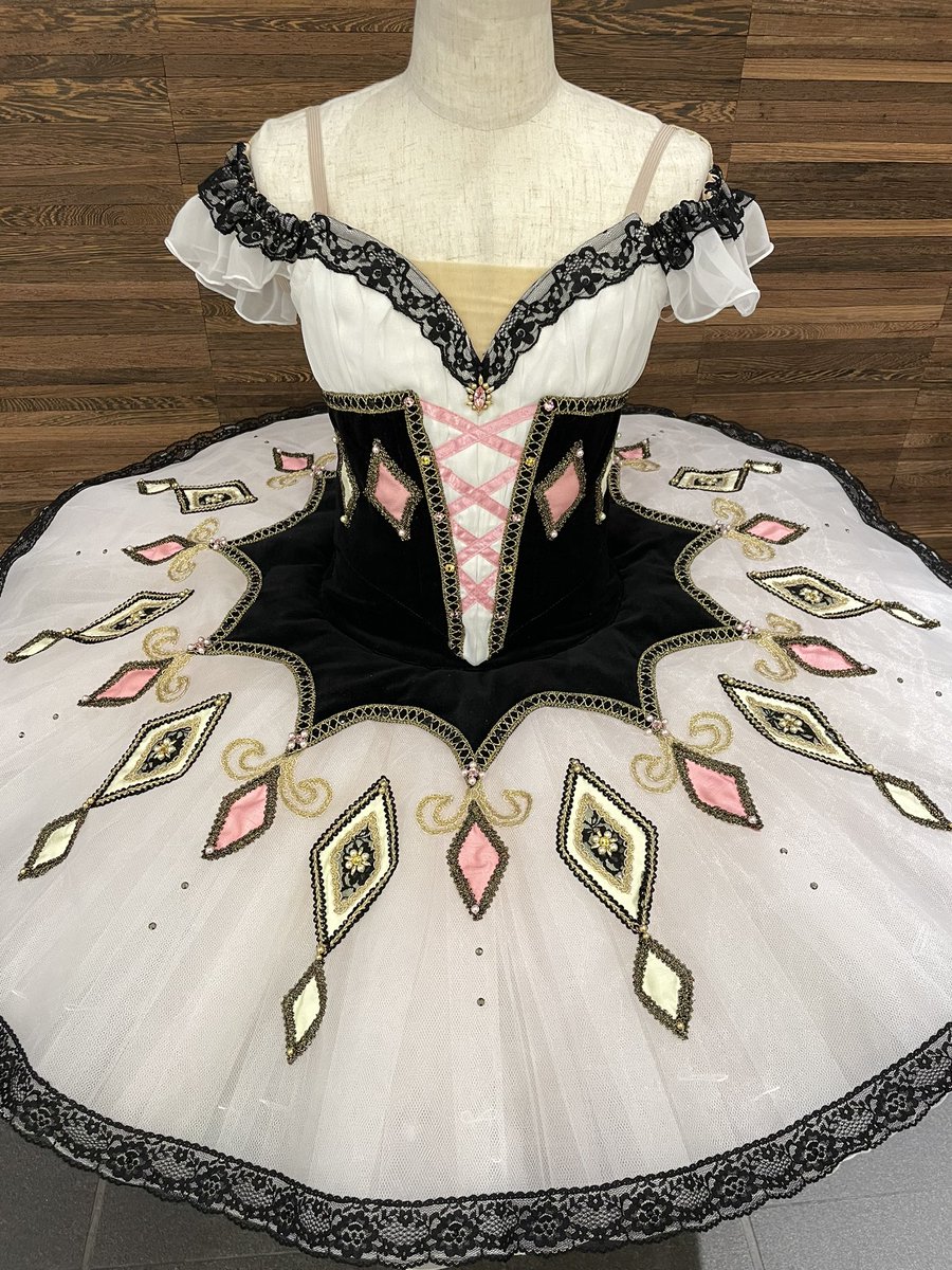 新作衣裳のご案内✨ アレルキナーダ サイズ5 B 143,000円（税込） 帽子