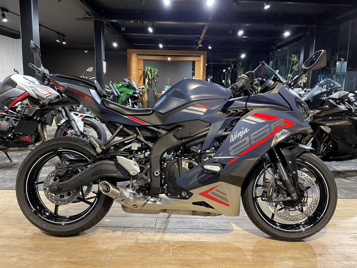 Ninja ZX-25R SEのNEWカラー メタリックマットトワイライトブルー