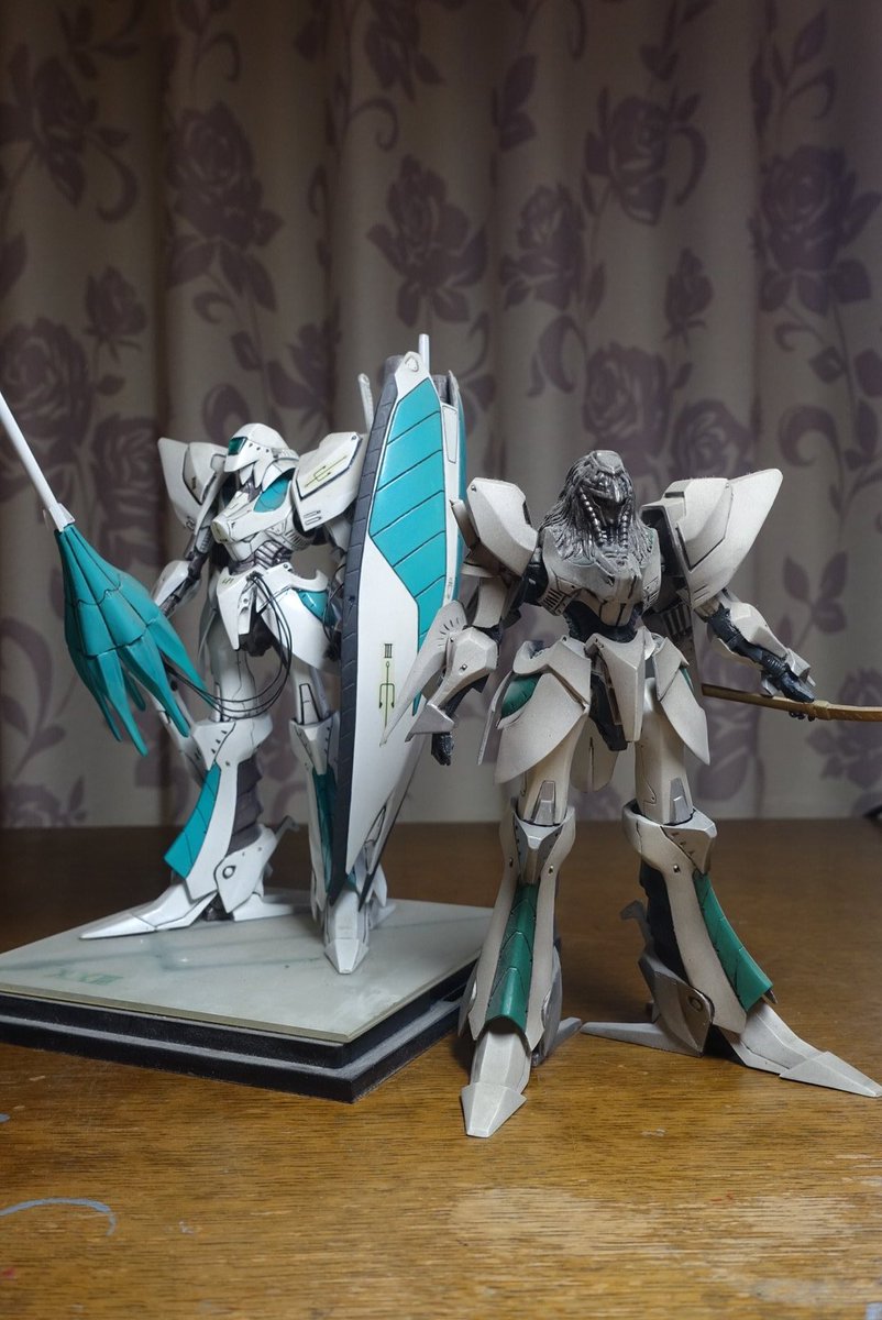 waveの1/144ジュノーン後期型いいよね。画像は1番と10番のキットを