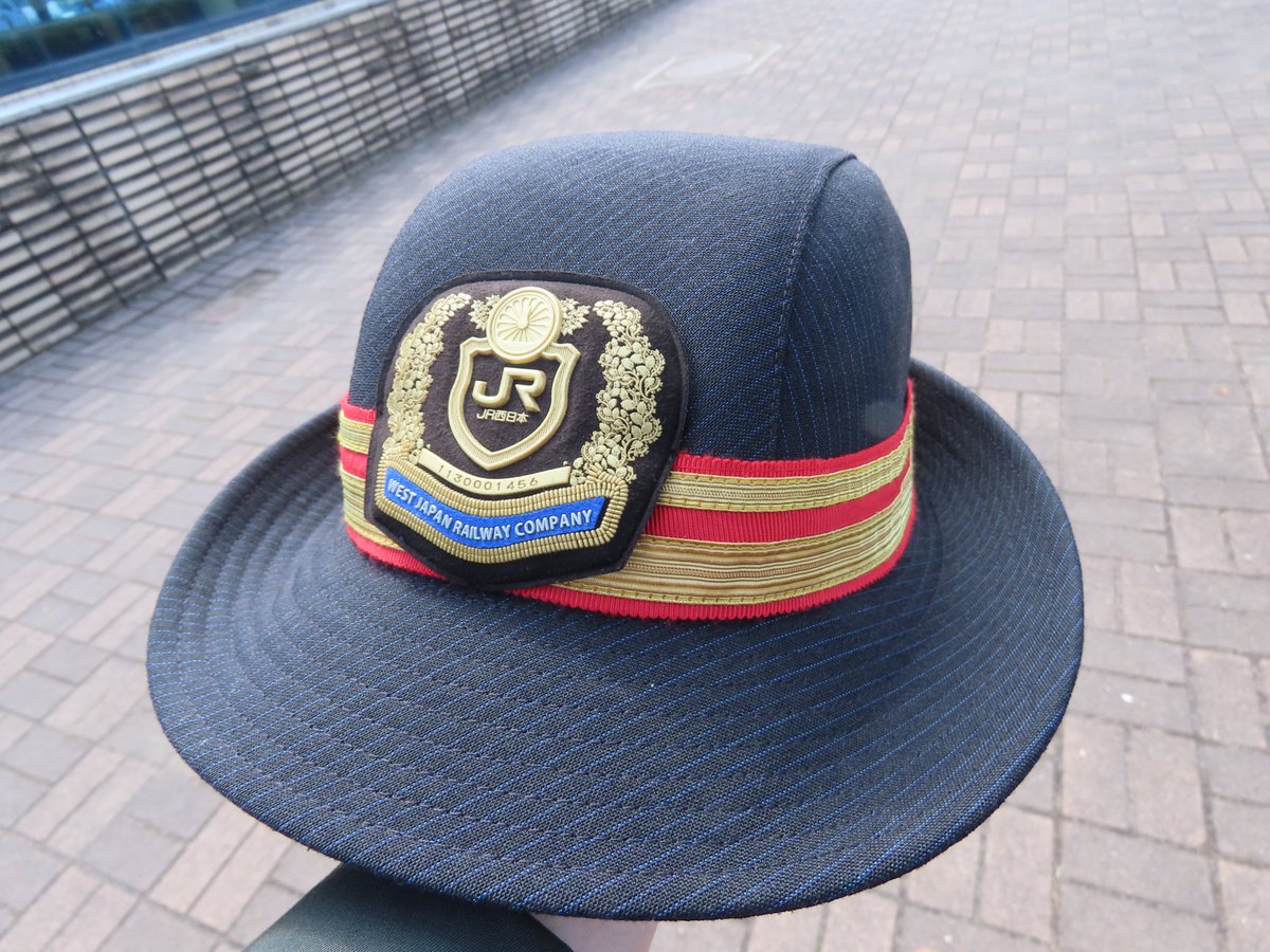 RT @keihansin: JR西日本のこども用制服、制帽。本物と同等品やな