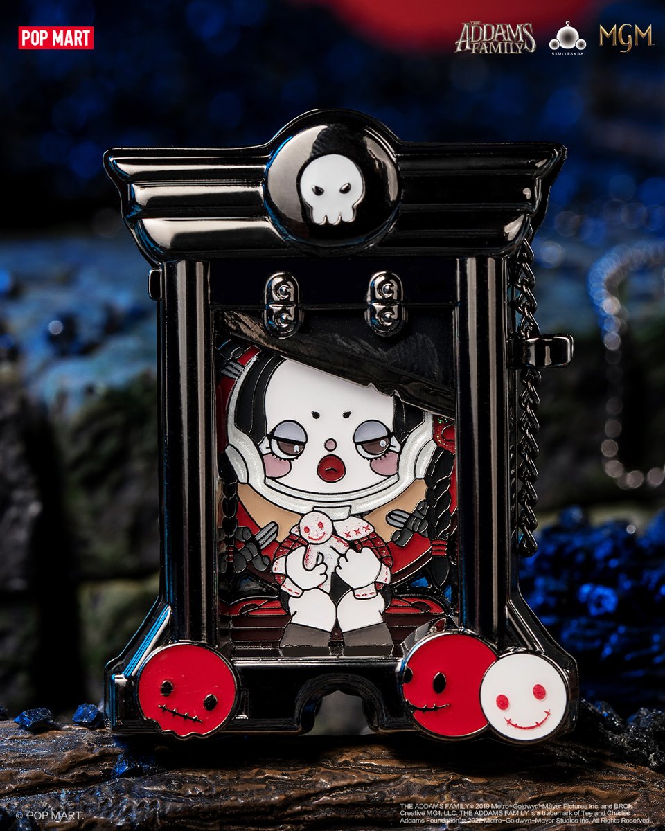 🆕🦇🆕SKULLPANDA × THE ADDAMS FAMILY シリーズ ピンバッジ