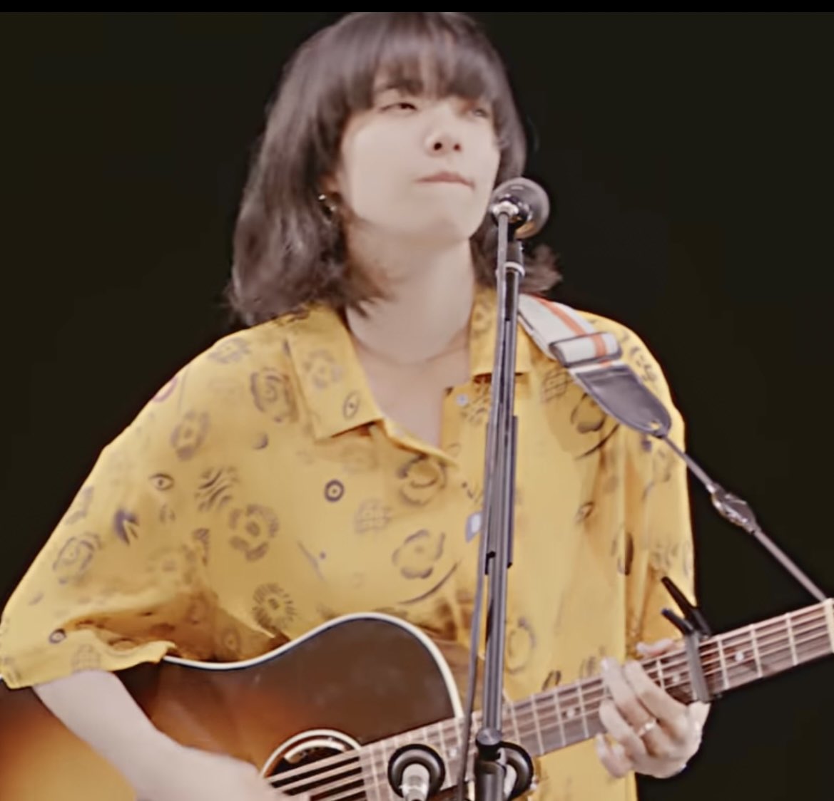 あいみょんまある静岡エコパ2日目の演奏中にギブソンJ-45の弦が切れ