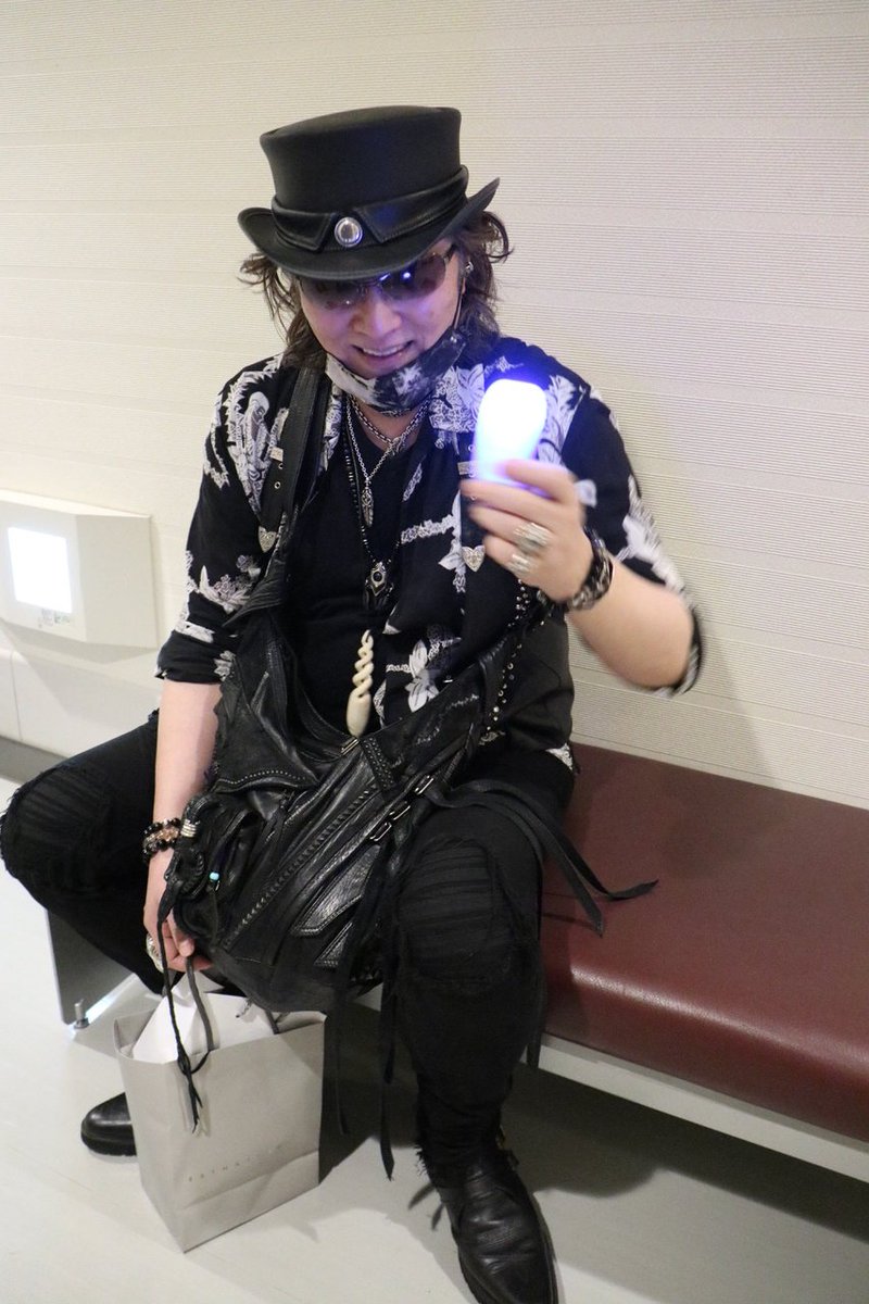 現在開催中の「MESSAGE」ツアーですが、 今回のペンライト(ララライト