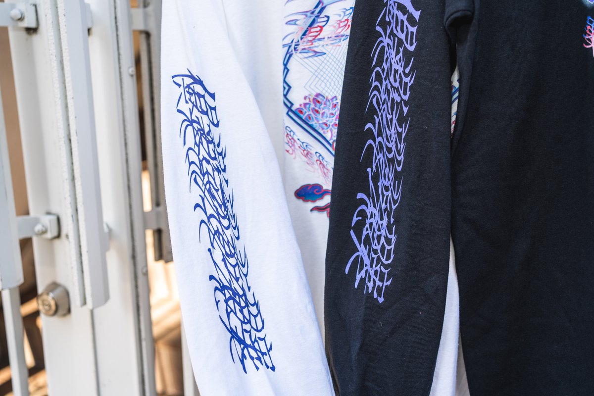 👁️NEW GOODS👁️ 👕倶楽部非現実 ロンT(クロ/シロ)