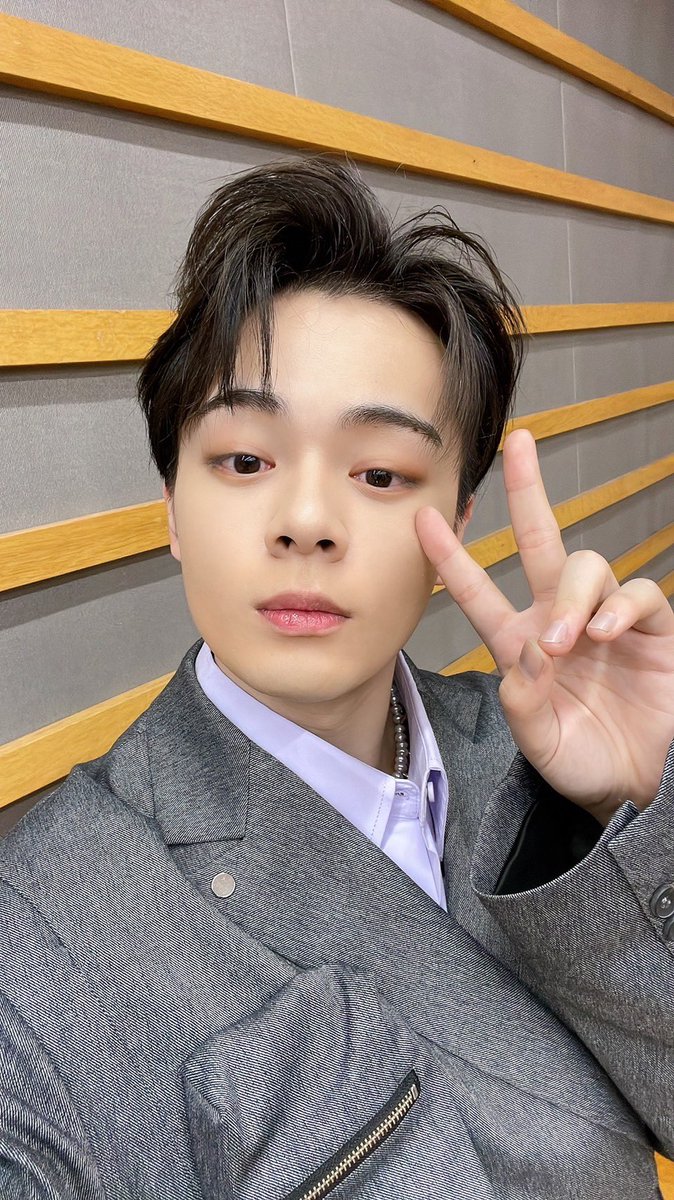 鶴房汐恩] 31日と1日の狭間を経験しました。 お疲れ様でした