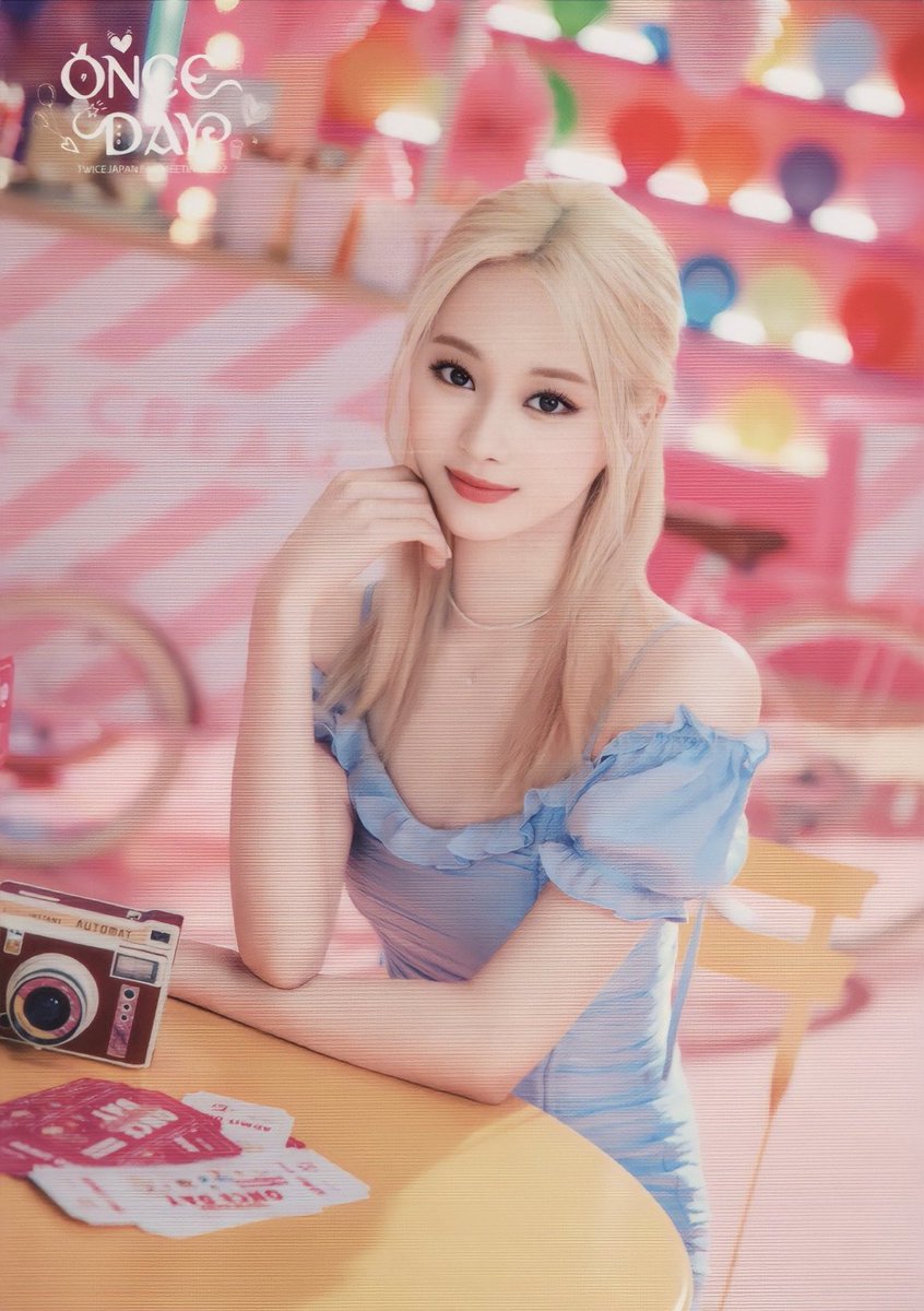 TWICE初めてのチェキは推しのツウィ姫👸👑*ﾟ ONCEDAYの水色ドレスの